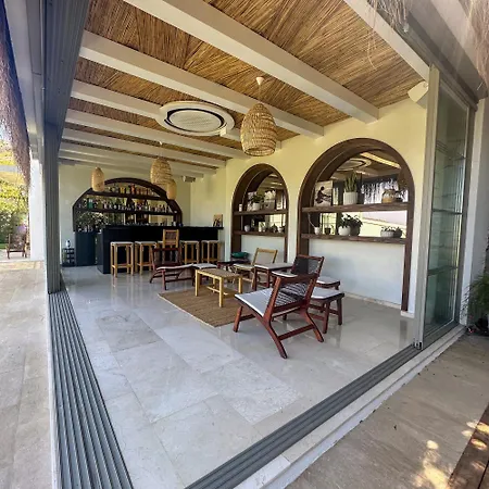 Silver Sunset Villa *