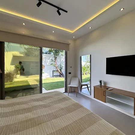 Silver Sunset Villa *